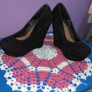 STEVE MADDEN WEDGES ALL BLACK!!